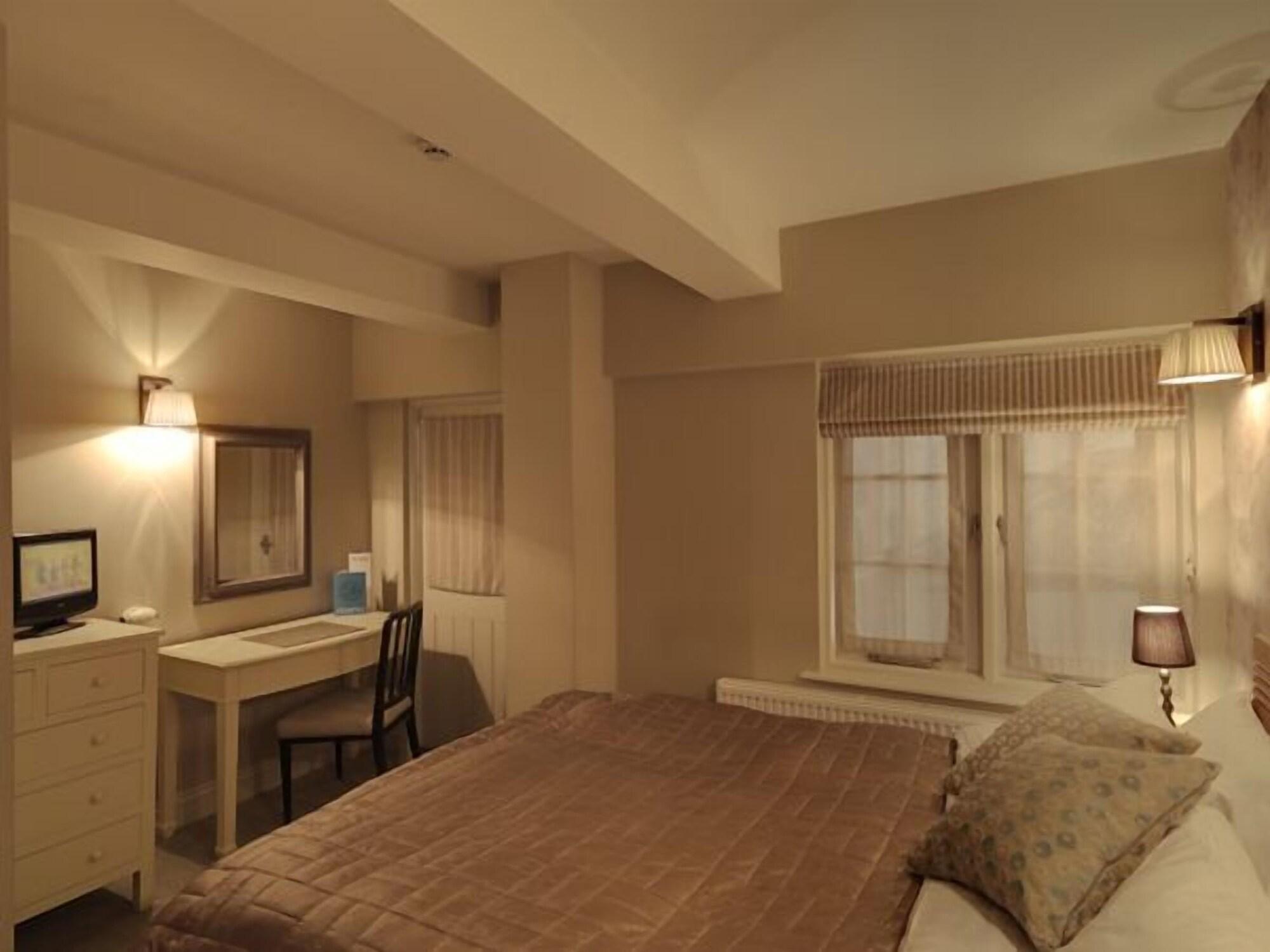 Old Borough Arms Hotel Рай Екстериор снимка