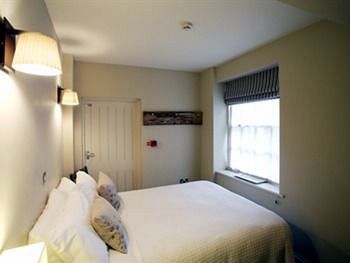 Old Borough Arms Hotel Рай Екстериор снимка